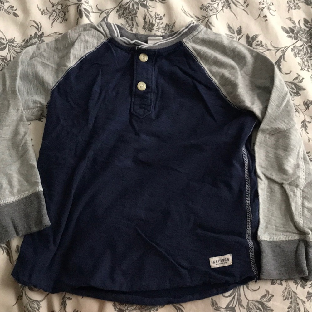 Baby gap shirt